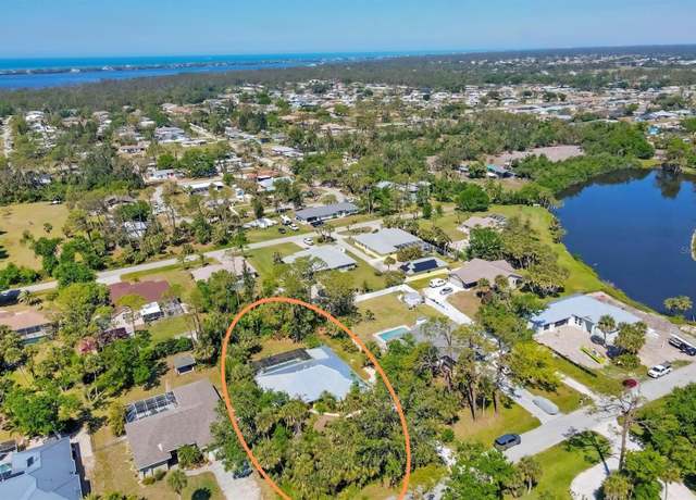 Property at 850 Van Gogh Rd, Englewood, FL 34223, 3 beds, 2.5 baths