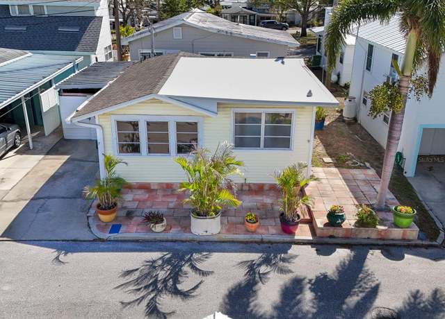 Property at 7 High St, Bradenton, FL 34208, 1 bed, 2 baths