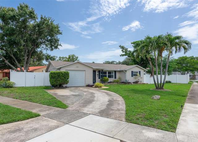 Property at 1806 11th St SW, Largo, FL 33778, 3 beds, 2 baths