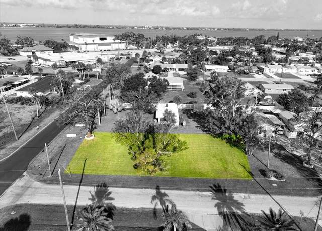 Property at 140 Riverview Ave, Englewood, FL 34223