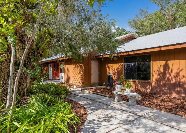 Property at 10009 Oak Run Dr, Bradenton, FL 34211, 4 beds, 2.5 baths
