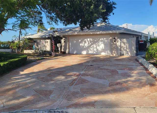 Property at 891 Island Way, Clearwater Beach, FL 33767, 5 beds, 4.5 baths