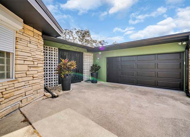Property at 307 Orangewood Ln, Largo, FL 33770, 3 beds, 2 baths