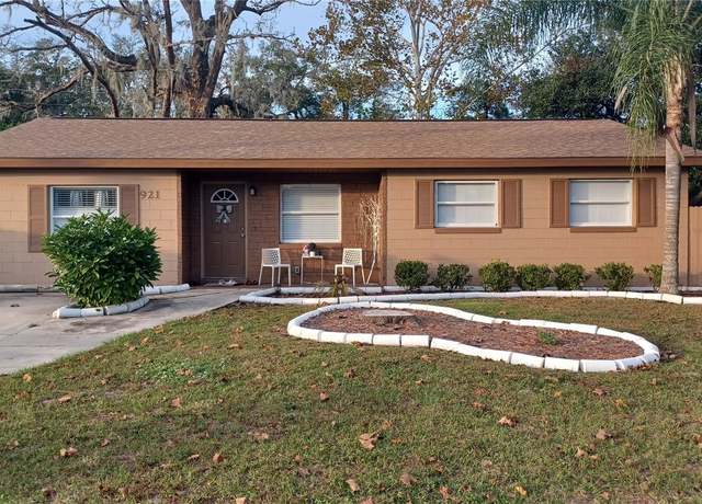 Property at 921 Valleydale Ave, Deland, FL 32720, 5 beds, 1.5 baths