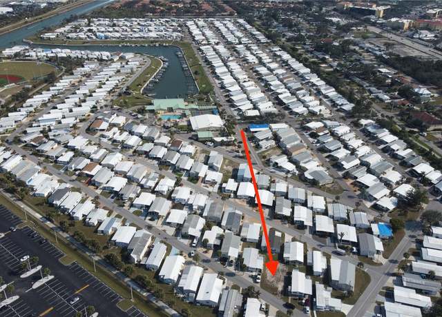 Property at 649 N Green Cir, Venice, FL 34285