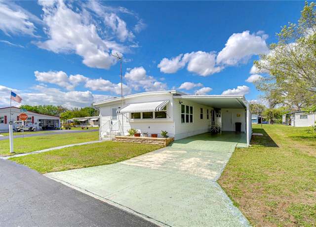 Property at 37249 Hammond Dr, Zephyrhills, FL 33541, 2 beds, 2 baths