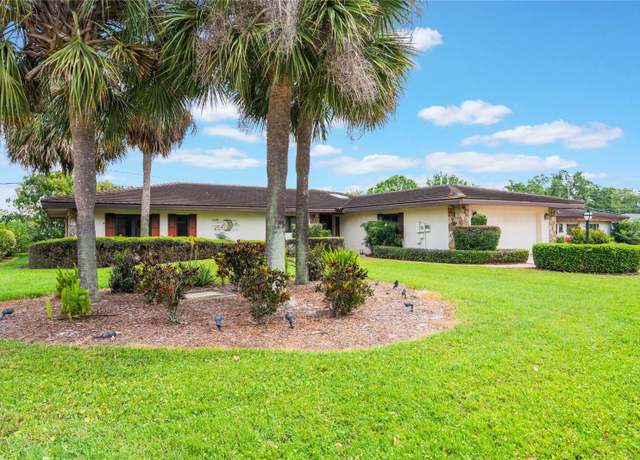 Property at 10 Pilot Pl, Winter Haven, FL 33881, 3 beds, 2.5 baths