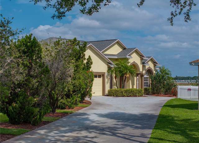 Property at 428 Terranova St, Winter Haven, FL 33884, 4 beds, 3 baths