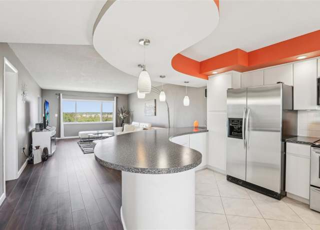 Property at 4725 Cove Cir #604, St Petersburg, FL 33708, 1 bed, 1 bath