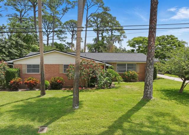 Property at 44 Fairway Cir, New Smyrna Beach, FL 32168, 4 beds, 2.5 baths
