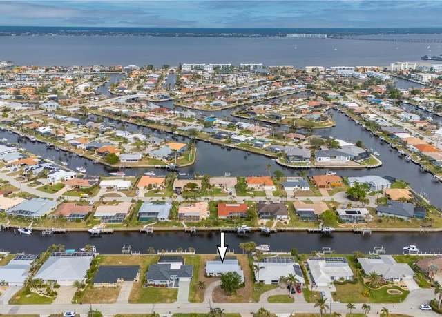 Property at 450 Capri Isles Ct, Punta Gorda, FL 33950, 3 beds, 2 baths