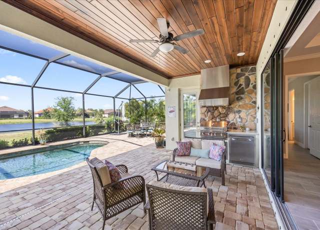 Property at 7113 Whittlebury Trl, Bradenton, FL 34202, 4 beds, 2 baths