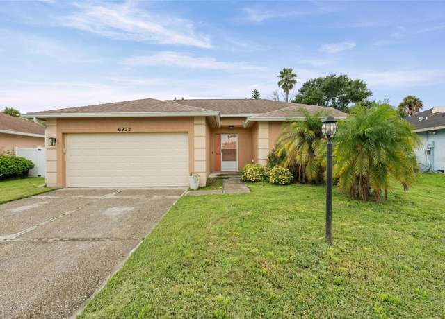 Property at 6932 43rd Ct E, Sarasota, FL 34243, 3 beds, 2 baths