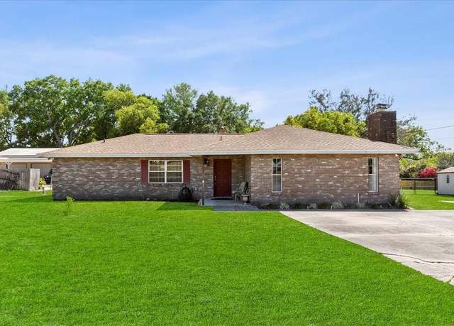 Property at 2010 Overlook Dr, Winter Haven, FL 33884, 3 beds, 3 baths