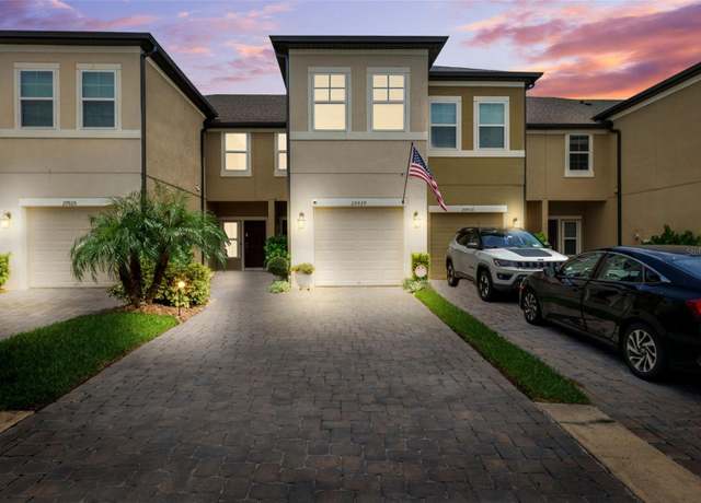 Property at 29929 Southwell Ln, Wesley Chapel, FL 33543, 2 beds, 2.5 baths