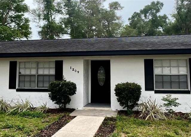 Property at 1209 Roanoke Ave, Deland, FL 32720, 4 beds, 2 baths