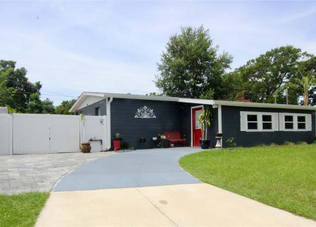 Property at 1302 Admiral Dr, Apopka, FL 32703, 4 beds, 2 baths