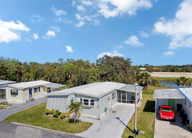 Property at 633 Cervina Dr S, Venice, FL 34285, 2 beds, 2 baths