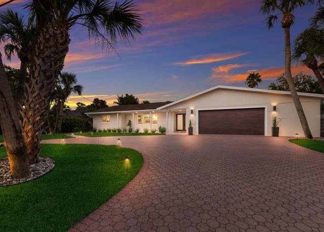 Property at 5581 Shadow Lawn Dr, Sarasota, FL 34242, 4 beds, 3 baths