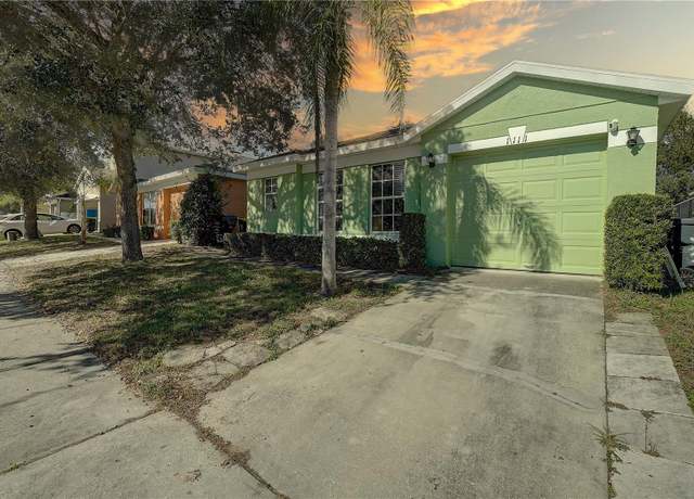 Property at 1111 Royal Ridge Dr, Davenport, FL 33896, 4 beds, 3 baths