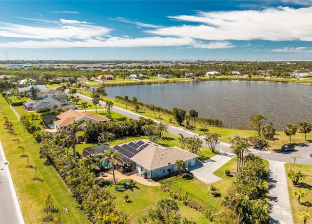 Property at 8170 Casa DE Meadows Dr, Englewood, FL 34224, 3 beds, 2.5 baths