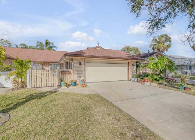 Property at 28 Lake Fairgreen Cir, New Smyrna Beach, FL 32168, 2 beds, 2 baths