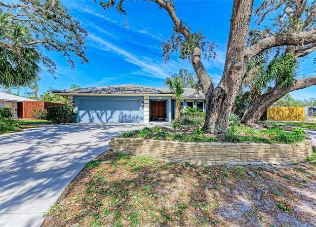 Property at 2299 Riverwood Ct, Sarasota, FL 34231, 4 beds, 3.5 baths