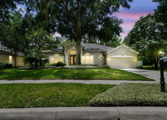 Property at 926 Palm Oak Dr, Apopka, FL 32712, 4 beds, 3 baths