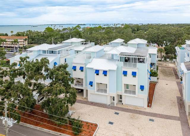 Property at 1413 Bayshore Blvd #11, Dunedin, FL 34698, 3 beds, 2.5 baths