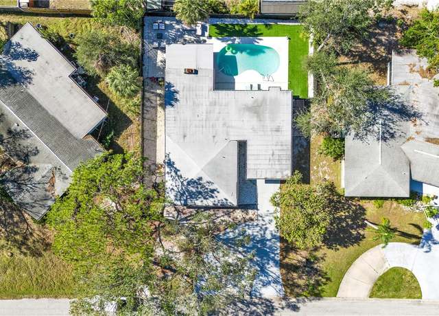 Property at 2743 Fountain Pl, Sarasota, FL 34235, 3 beds, 2 baths