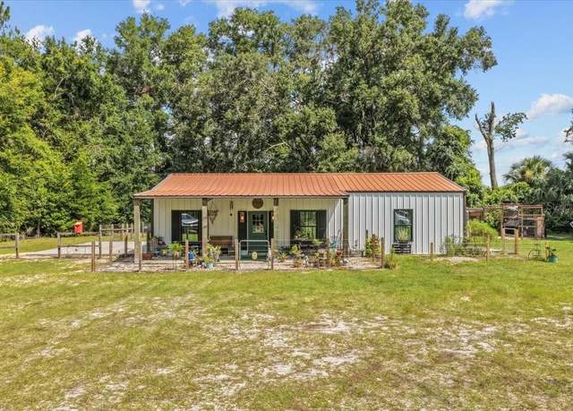 Property at 631 NW 172nd Ln, Trenton, FL 32693, 2 beds, 2.5 baths