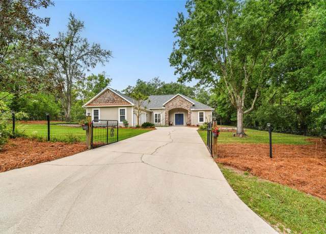 Property at 9801 Pine Leaf Ln, Dade City, FL 33525, 5 beds, 3 baths
