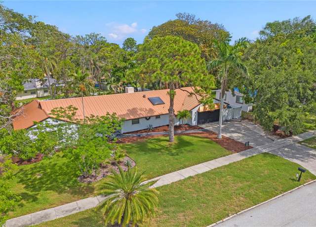 Property at 1112 Montezuma Dr, Bradenton, FL 34209, 4 beds, 2.5 baths