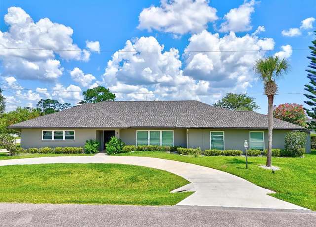 Property at 3 Cedarford Ct, Palm Coast, FL 32137, 4 beds, 3.5 baths