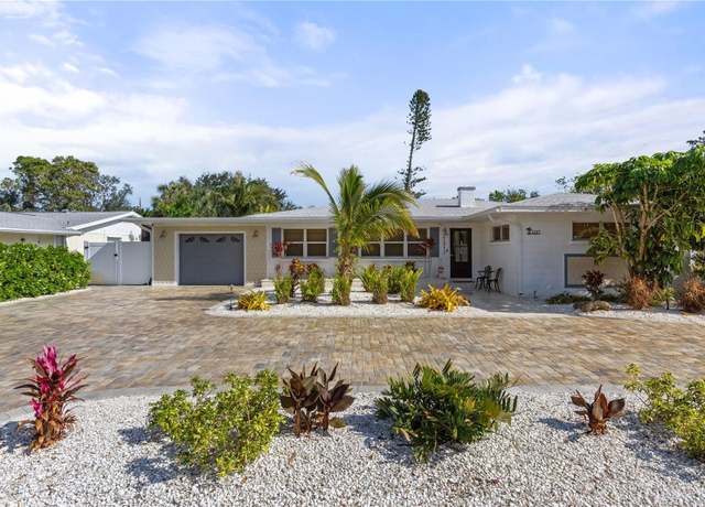 Property at 1217 DE Narvaez Ave, Bradenton, FL 34209, 5 beds, 4 baths