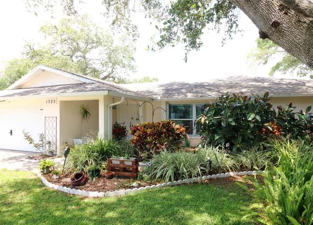 Property at 1525 Albemarle Ct, Dunedin, FL 34698, 3 beds, 2 baths