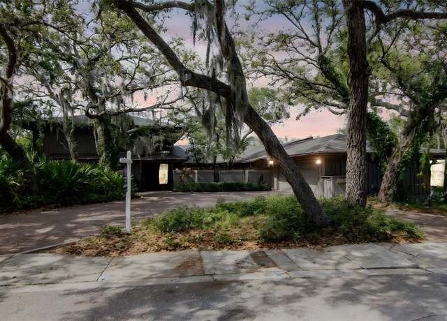 Property at 1296 Weybridge Ln, Dunedin, FL 34698, 4 beds, 4.5 baths