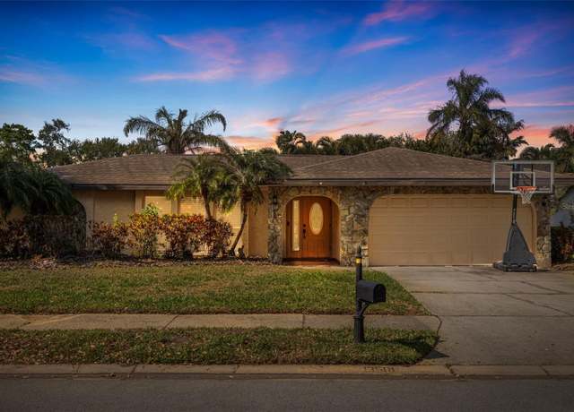 Property at 13501 91st Ave, Seminole, FL 33776, 4 beds, 2 baths