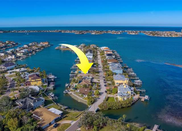 Property at 21 N Pine Cir, Belleair, FL 33756