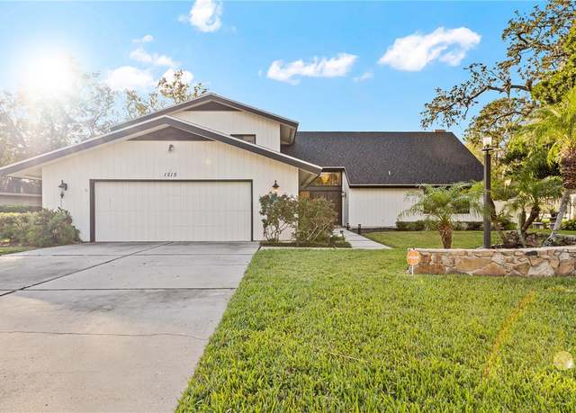 Property at 1215 Cypress Pt E, Winter Haven, FL 33884, 4 beds, 4 baths