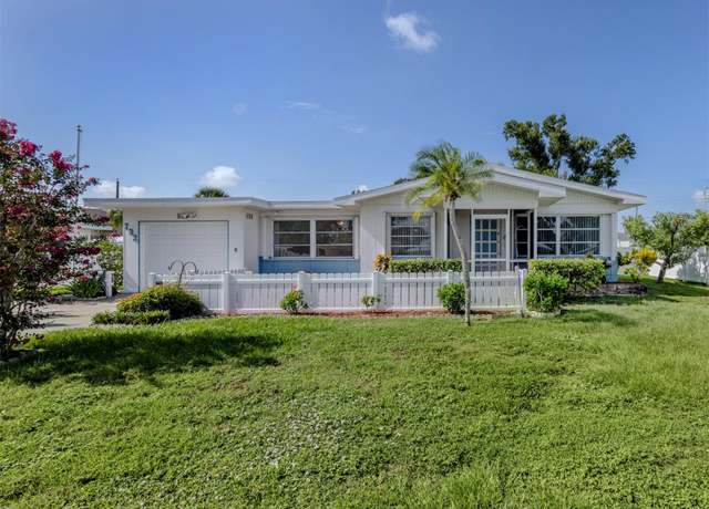 Property at 732 Laurel Ave, Venice, FL 34285, 3 beds, 2.5 baths