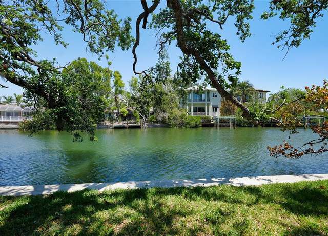 Property at 5033 Oxford Dr, Sarasota, FL 34242, 3 beds, 3 baths