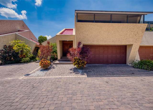 Property at 11 Casarena Ct, Winter Haven, FL 33881, 2 beds, 2.5 baths