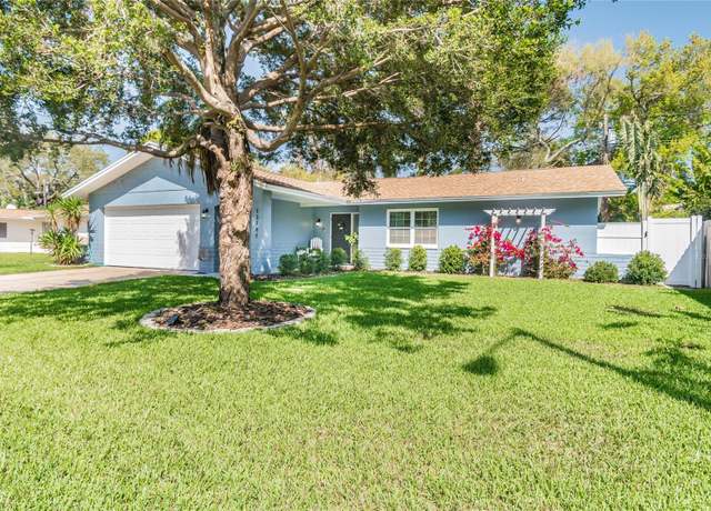 Property at 13749 80th Ave, Seminole, FL 33776, 4 beds, 2 baths
