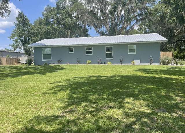 Property at 4040 NE 95th Rd, Wildwood, FL 34785, 2 beds, 1.5 baths