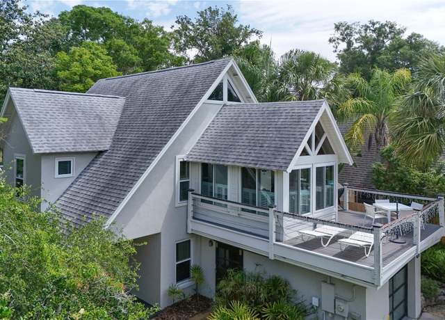 Property at 421 W 10th Ave, Mount Dora, FL 32757, 3 beds, 3 baths