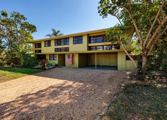 Property at 724 69th Ave S, St Petersburg, FL 33705, 3 beds, 3 baths