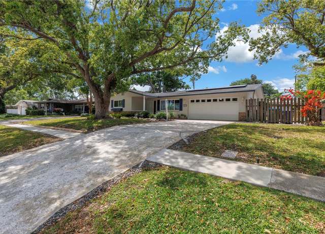 Property at 9044 Lynwood Dr, Seminole, FL 33772, 2 beds, 2 baths