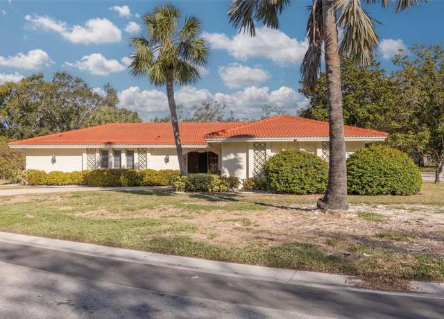 Property at 2430 Roberta Ln, Clearwater, FL 33764, 5 beds, 3.5 baths