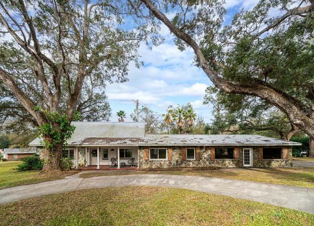 Property at 1080 Buena Vista Ave, Brooksville, FL 34601, 3 beds, 2.5 baths